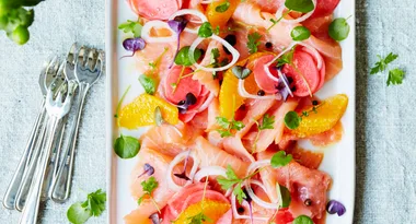 Smoked salmon carpaccio