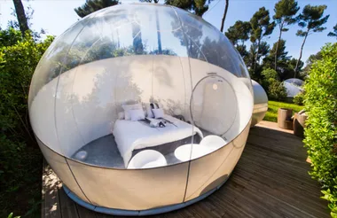 French “bubble hotels” are the ultimate camping experience