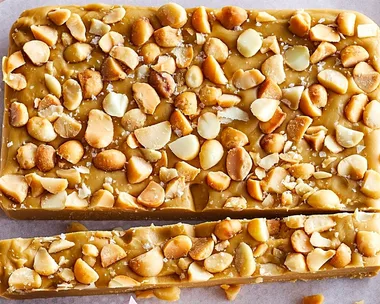 Caramel and macadamia fudge