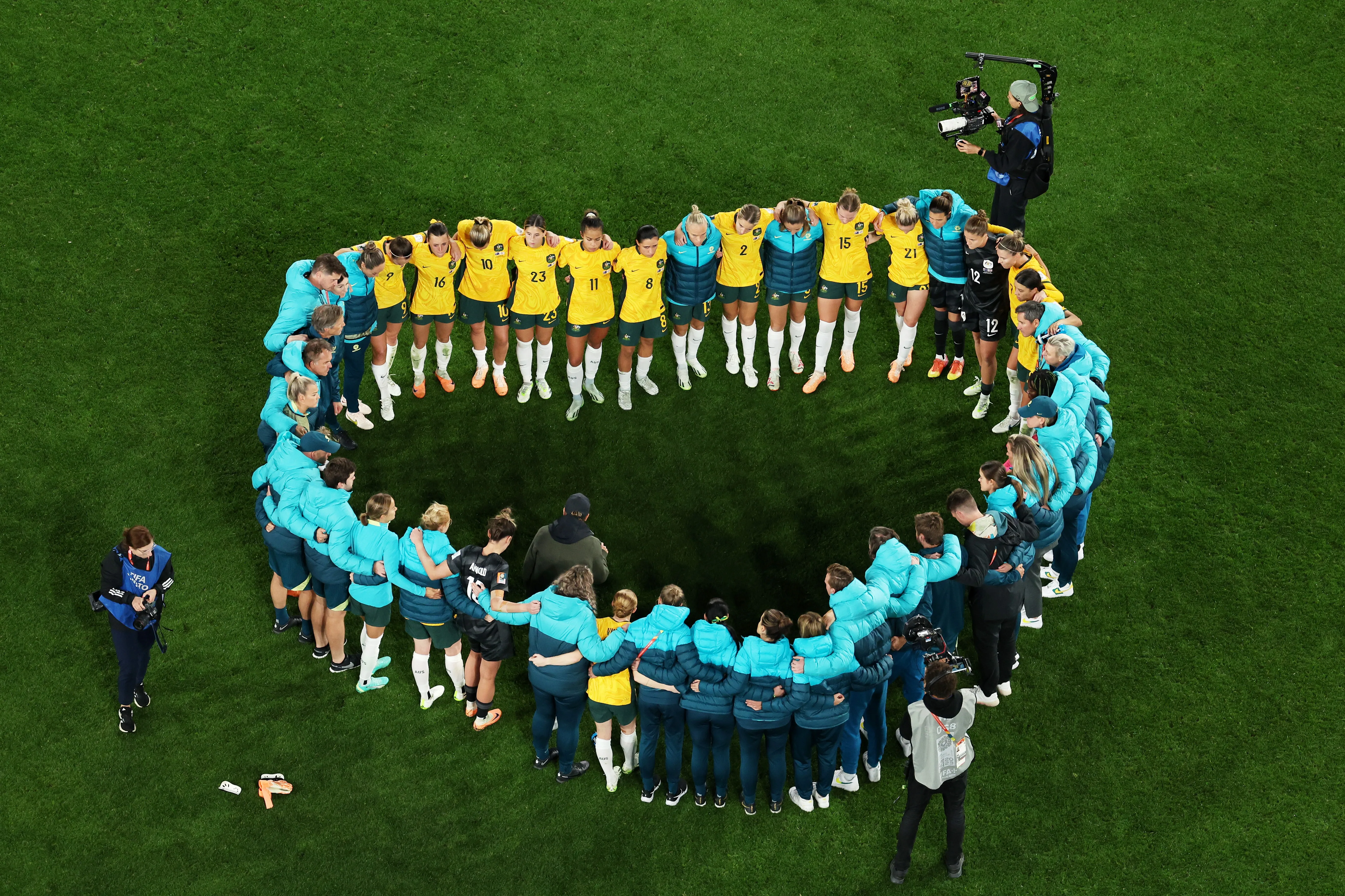 SYDNEY, AUSTRALIA - AUGUST 16: Australia players huddle after the team's 1-3 defeat following the FIFA Women's World Cup Australia & New Zealand 2023 Semi Final match between Australia and England at Stadium Australia on August 16, 2023 in Sydney, Australia. (Photo by Robert Cianflone/Getty Images )