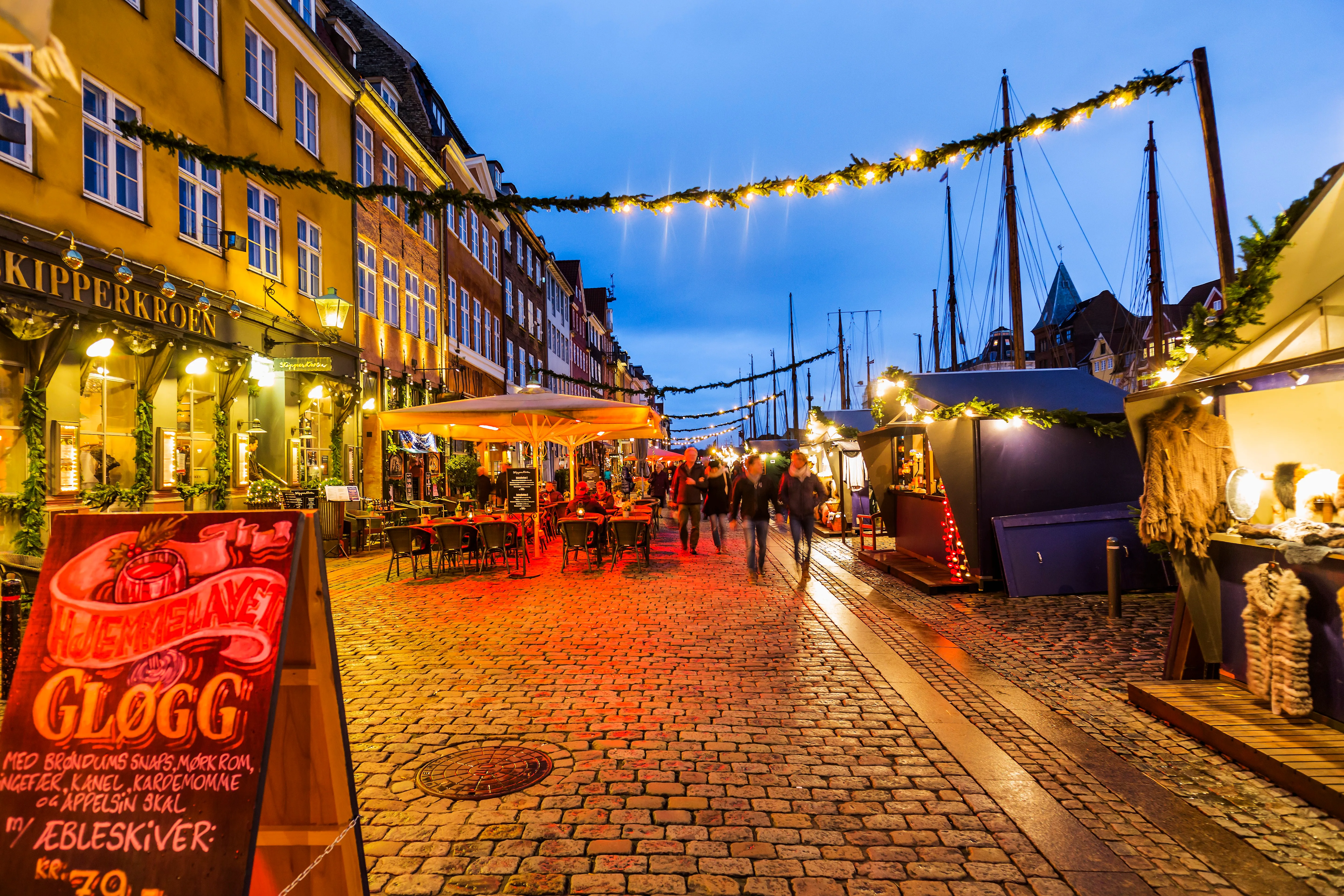 Denmark, Sjelland, Copenhagen . The Nyhavn Christmas Market, the Christmas market along the famous canal.