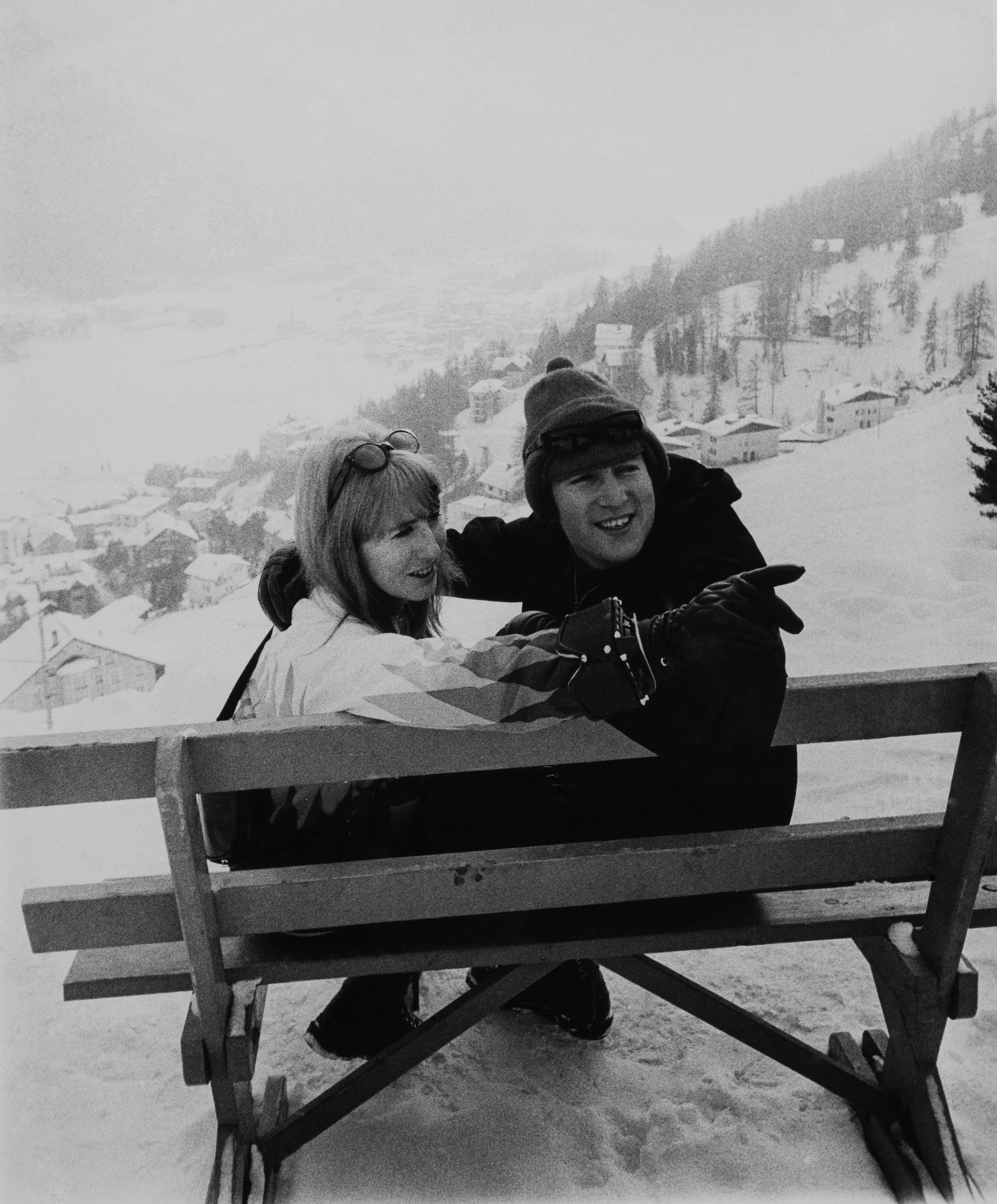 SWITZERLAND - JANUARY 31: John Lennon And His Wife Cynthia Skiing At Saint Moritz In Switzerland On January 31St 1965 (Photo by Keystone-France/Gamma-Keystone via Getty Images)