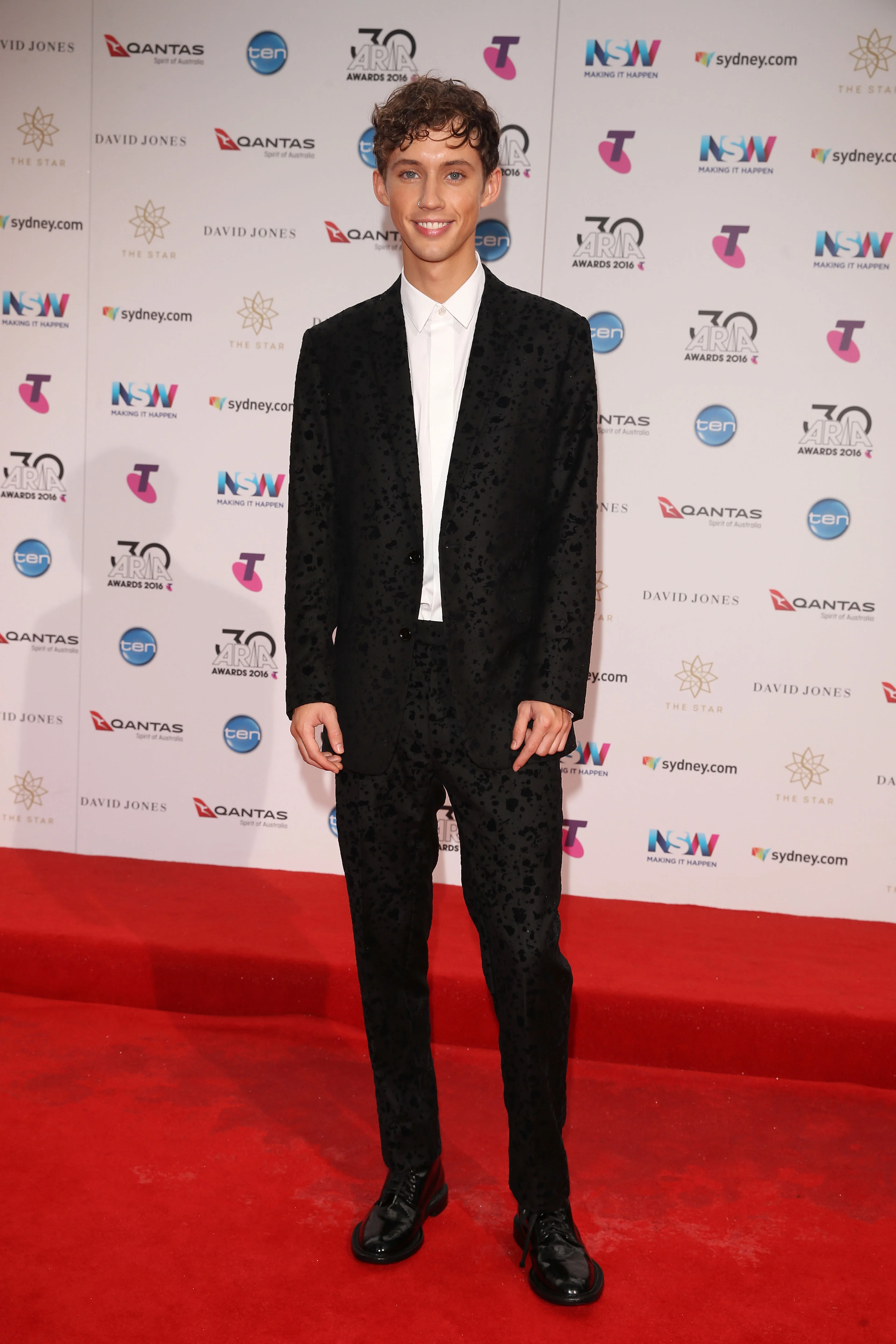 SYDNEY, AUSTRALIA - NOVEMBER 23: Troye Sivan arrives for the 30th Annual ARIA Awards 2016 at The Star on November 23, 2016 in Sydney, Australia. (Photo by Caroline McCredie/Getty Images)