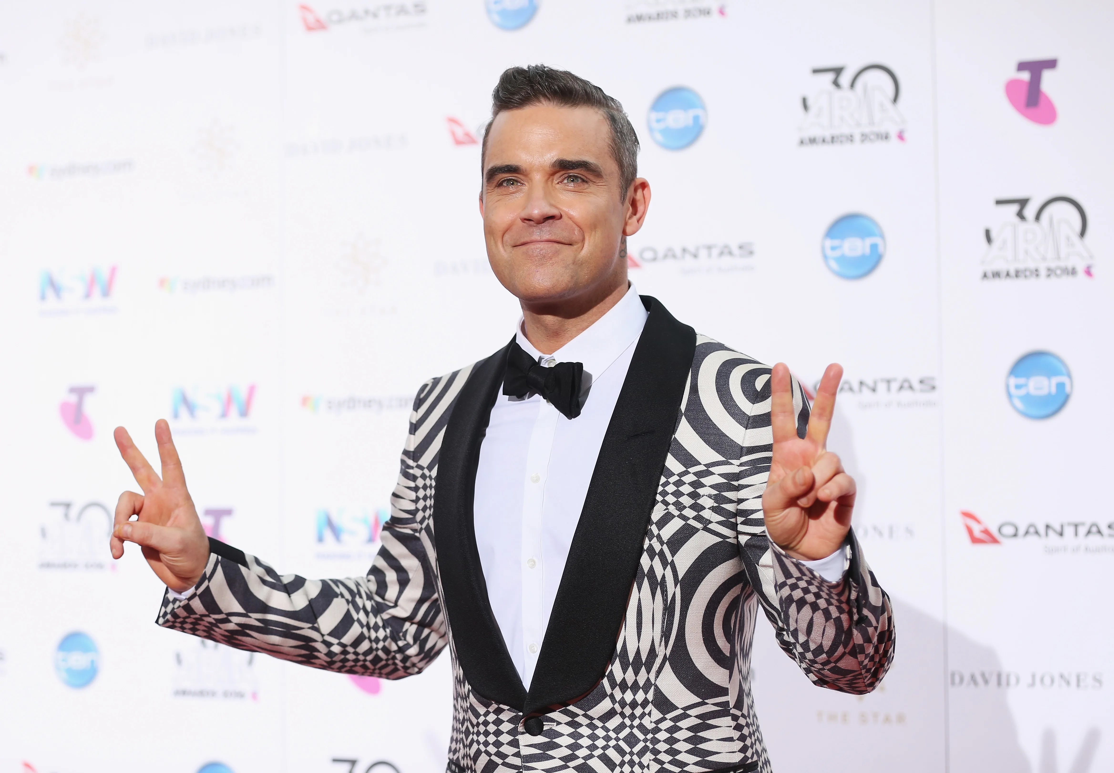 SYDNEY, AUSTRALIA - NOVEMBER 23: Robbie Williams arrives for the 30th Annual ARIA Awards 2016 at The Star on November 23, 2016 in Sydney, Australia. (Photo by Don Arnold/WireImage)