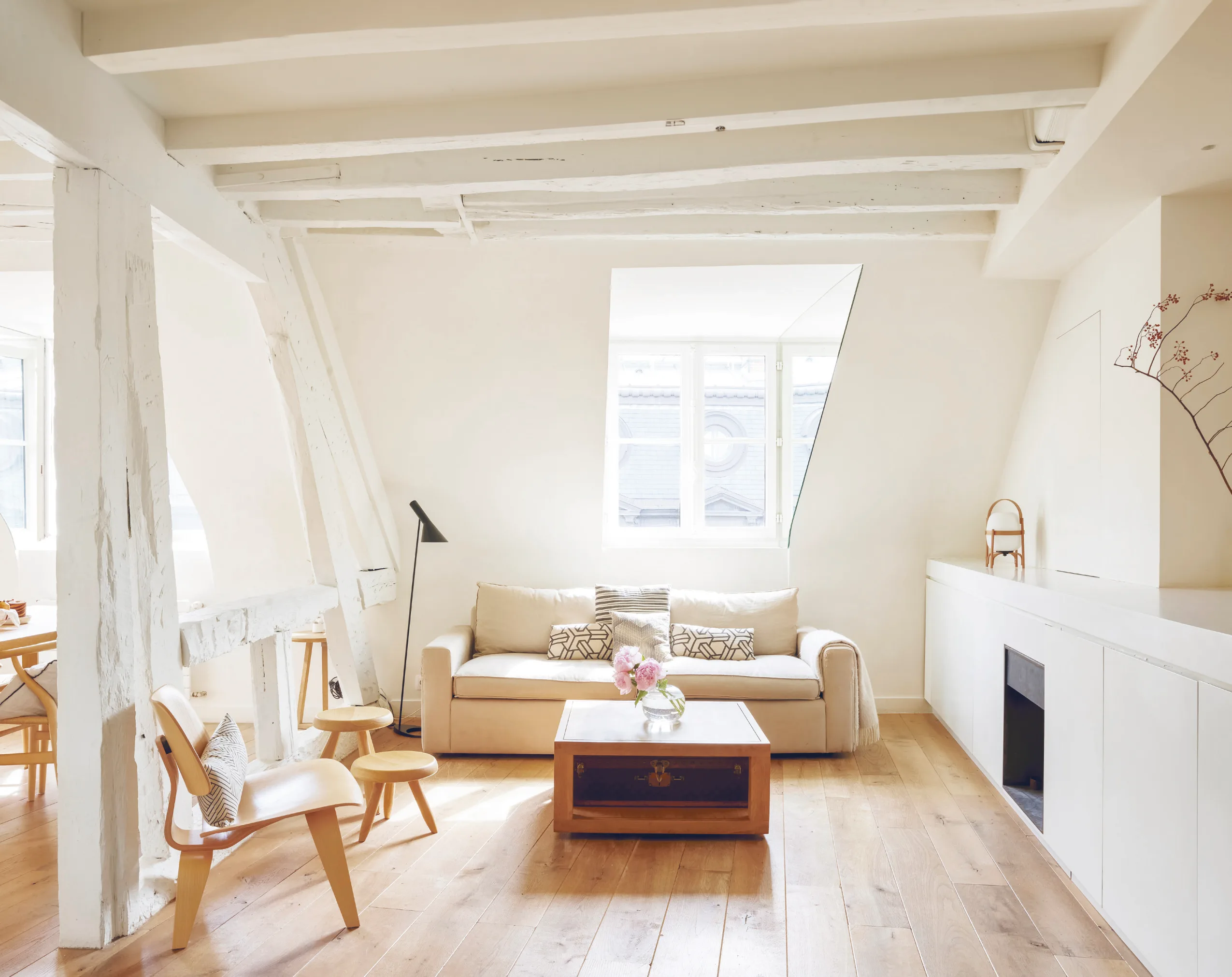 A light, airy, white lounge room