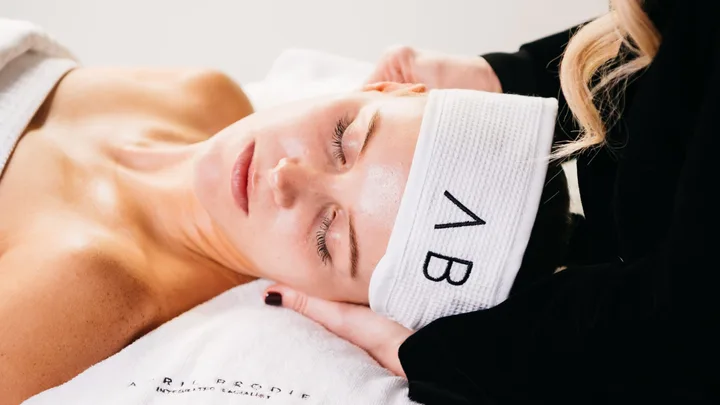 Bee venom facial