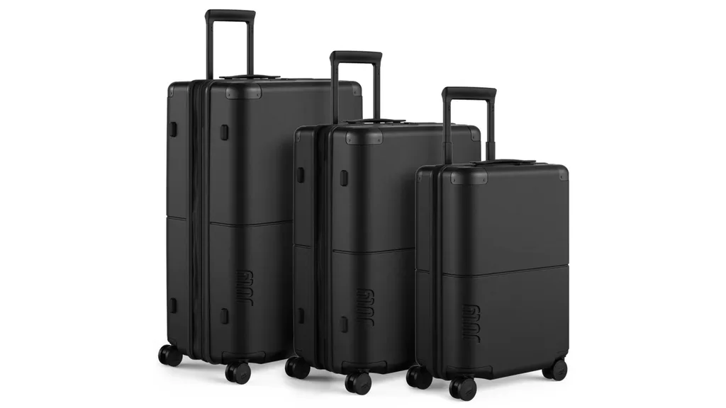Black Friday Sale July Classic Expandable 3-piece Family luggage set in charcoal colour.
