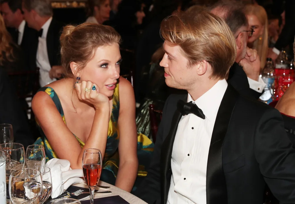 Taylor Swift and ex boyfriend Joe Alwyn