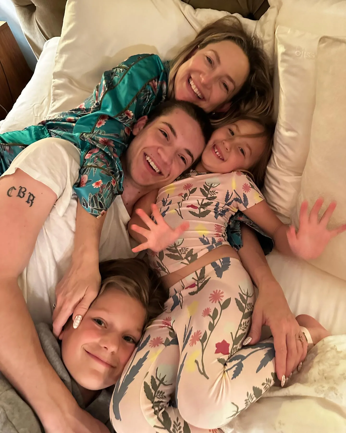 kate hudson children