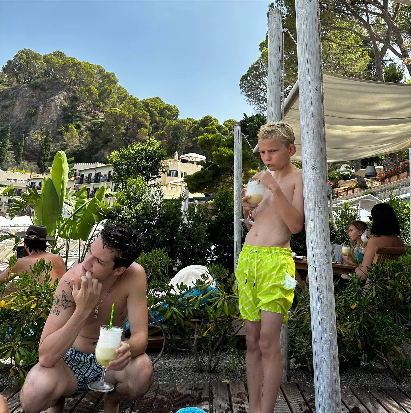 kate hudson sons