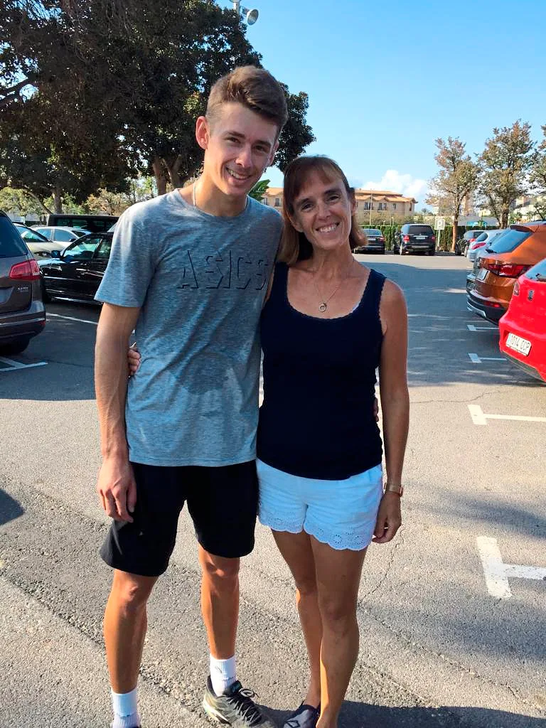 alex de minaur and his mum