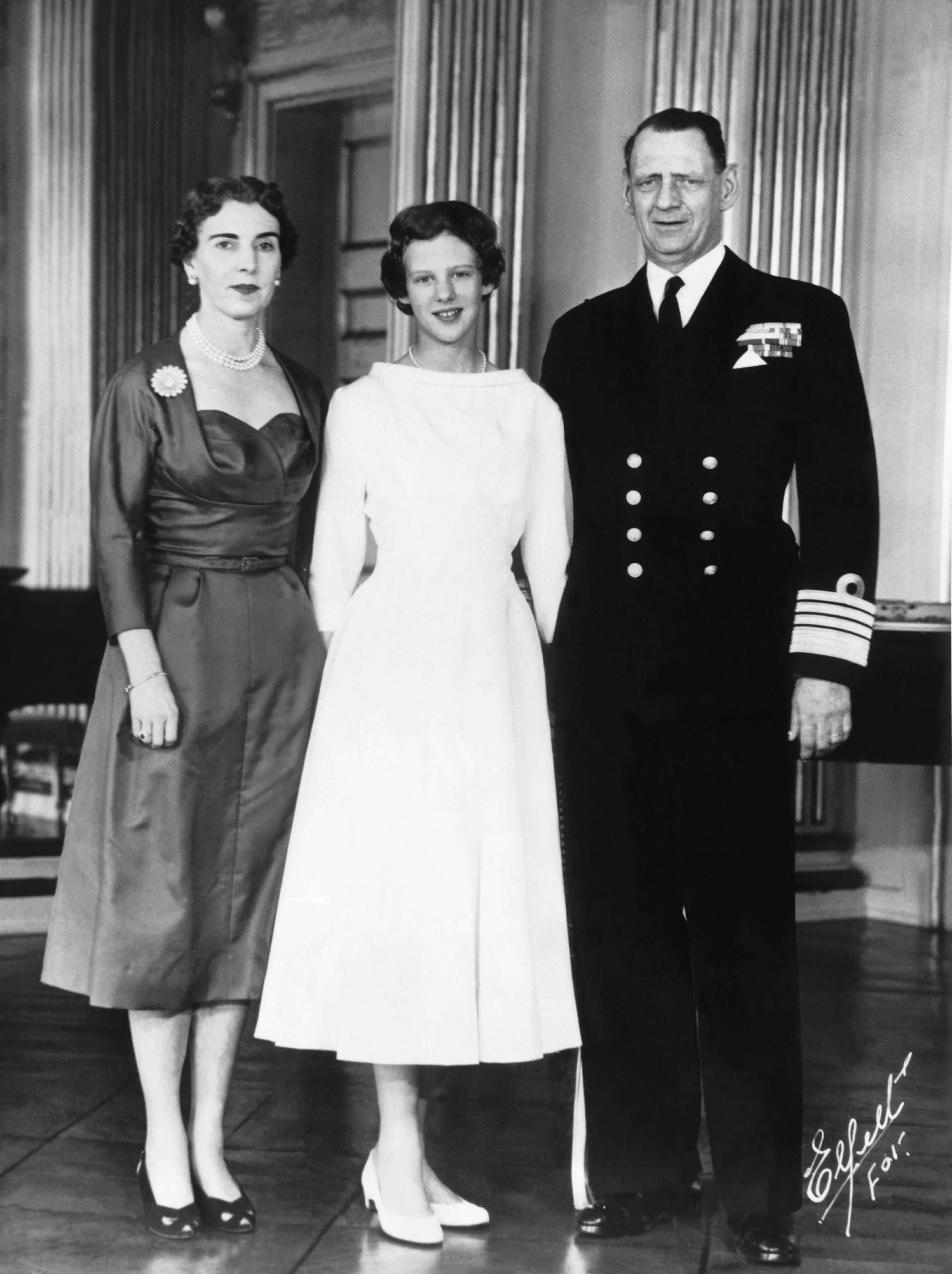 DENMARK - APRIL 01: On April 1, 1955, Princess MARGRETHE of Denmark, who has just been confirmed to the Church of Fredensborg's Palace, poses between her parents, Queen INGRID and King FREDERIK IX of Denmark. (Photo by Keystone-France/Gamma-Keystone via Getty Images) queen margrethe