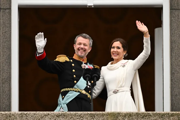 queen mary coronation outfit