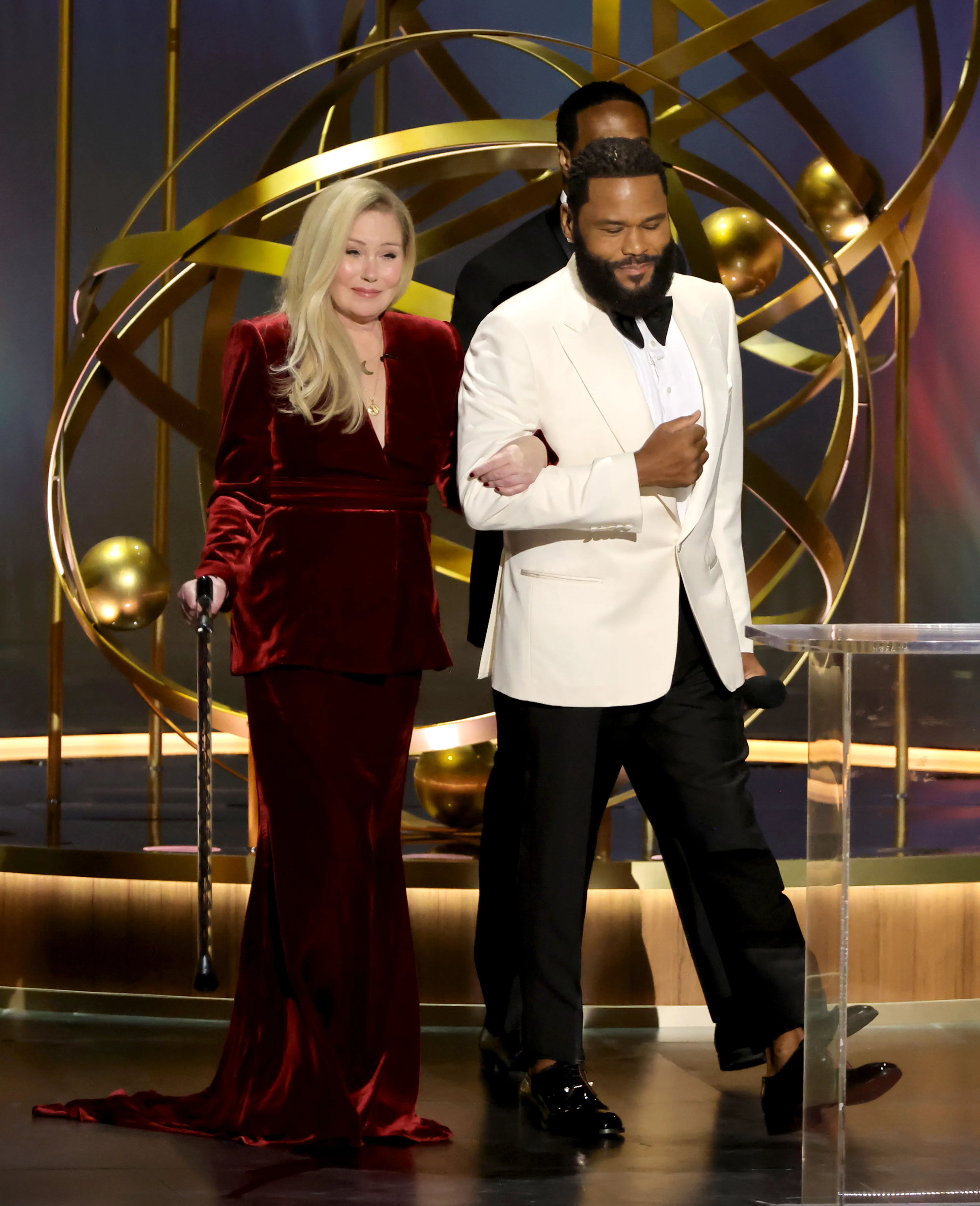 emmy awards moments 2023 christina applegate anthony anderson