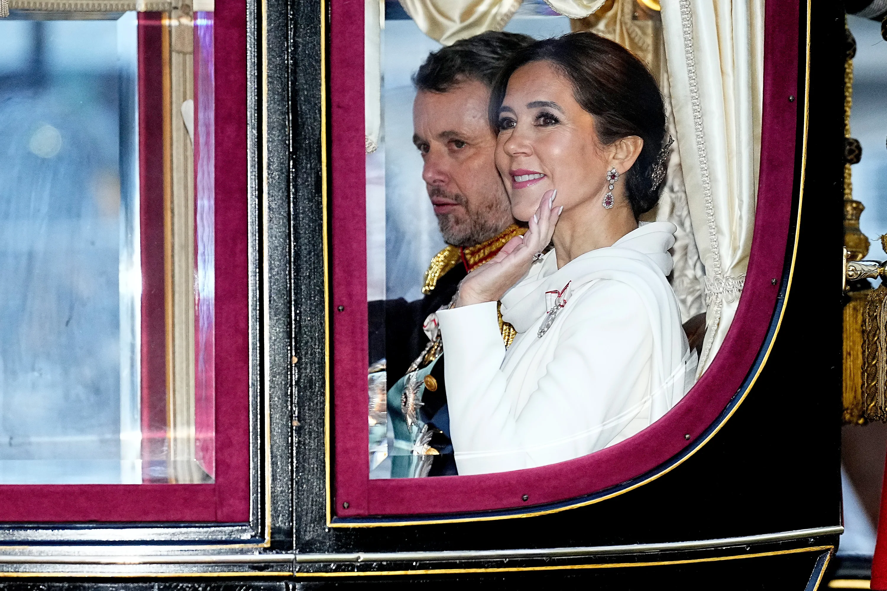 queen mary coronation outfit
