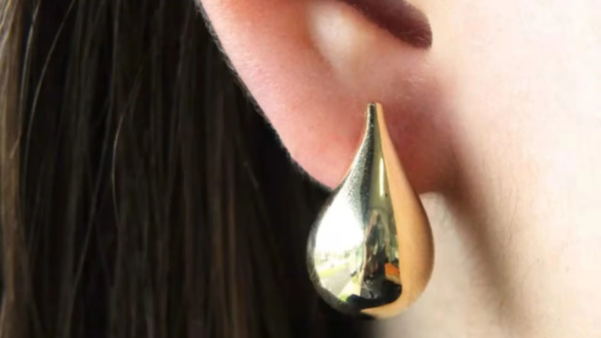 Temple & Grace Women's Gold Drop Earrings
