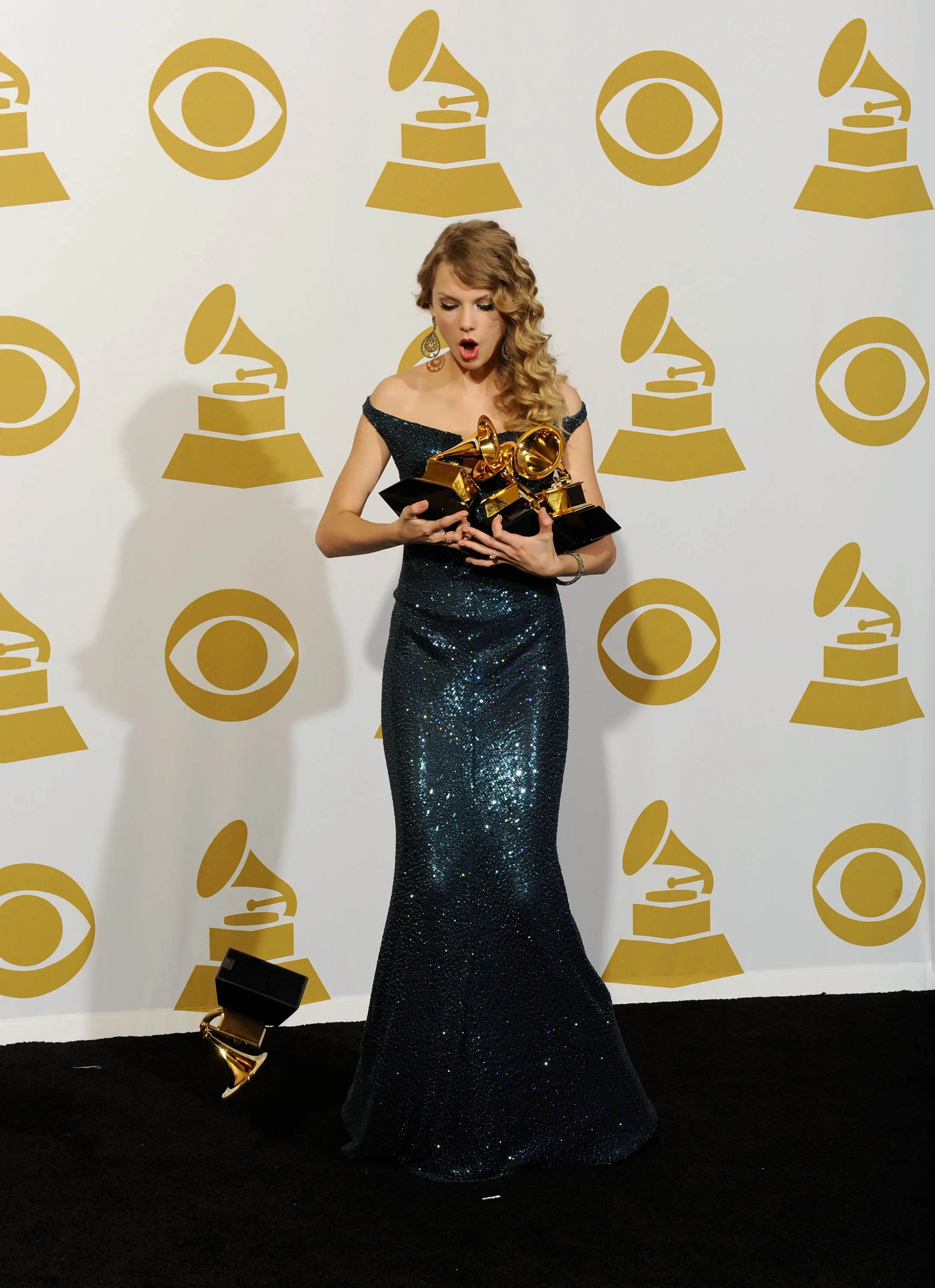 taylor swift gold dress grammys Men's Blush Pink Socks TieMart main image 1