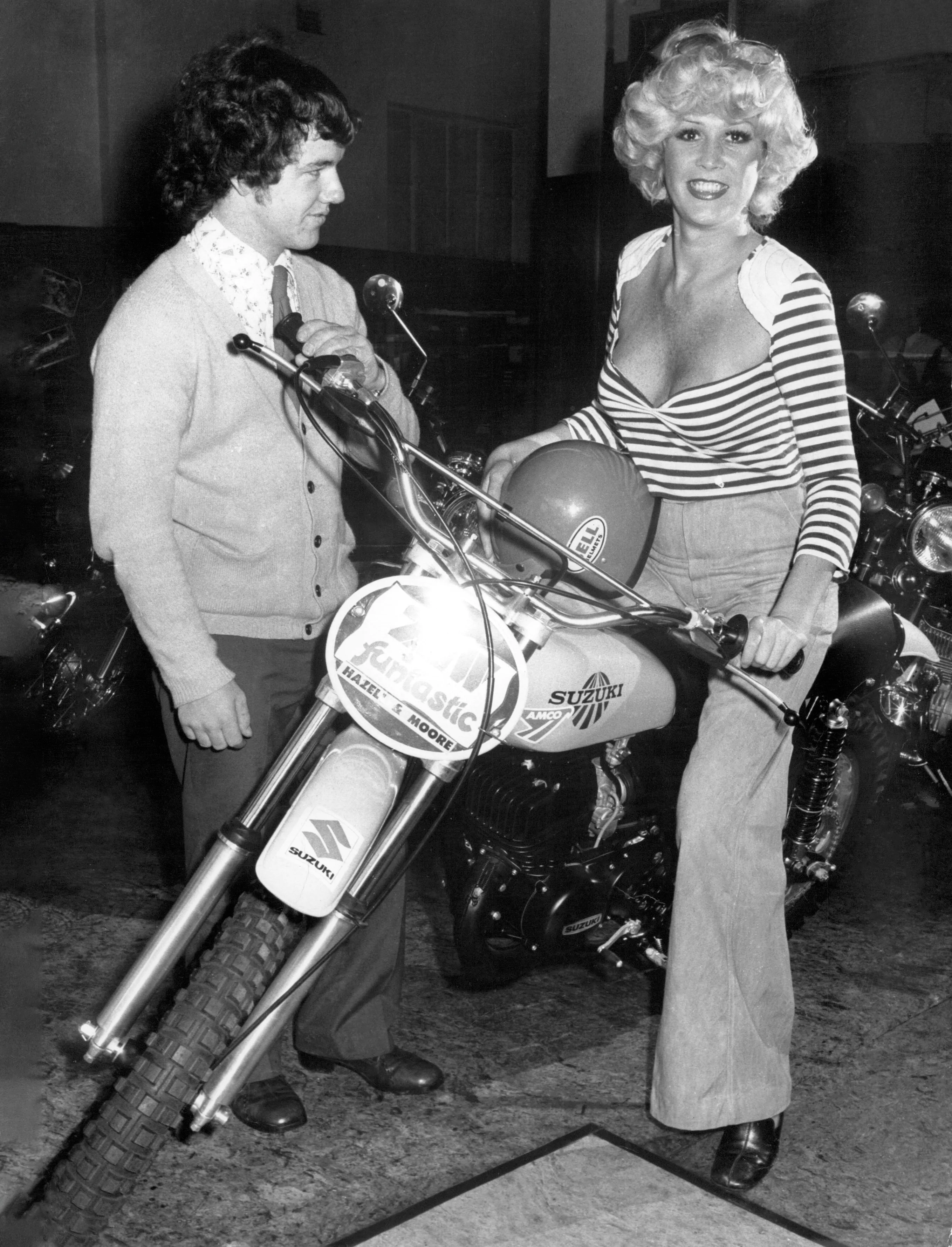 MAY 11, 1975: SYDNEY, NSW. Entertainer Carlotta (R) in Sydney, New South Wales. (Photo by News Ltd / Newspix)