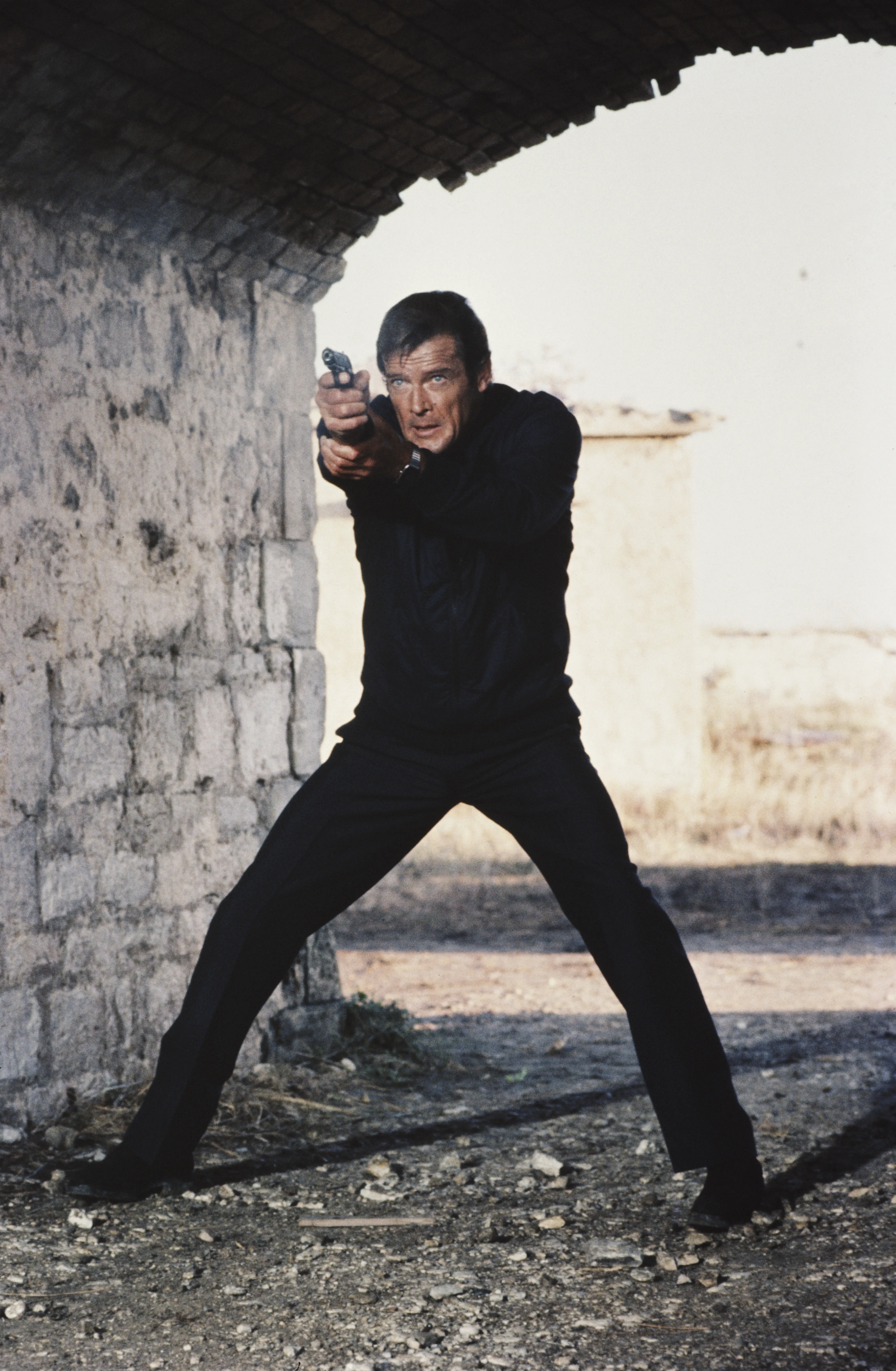 james bond actors roger moore