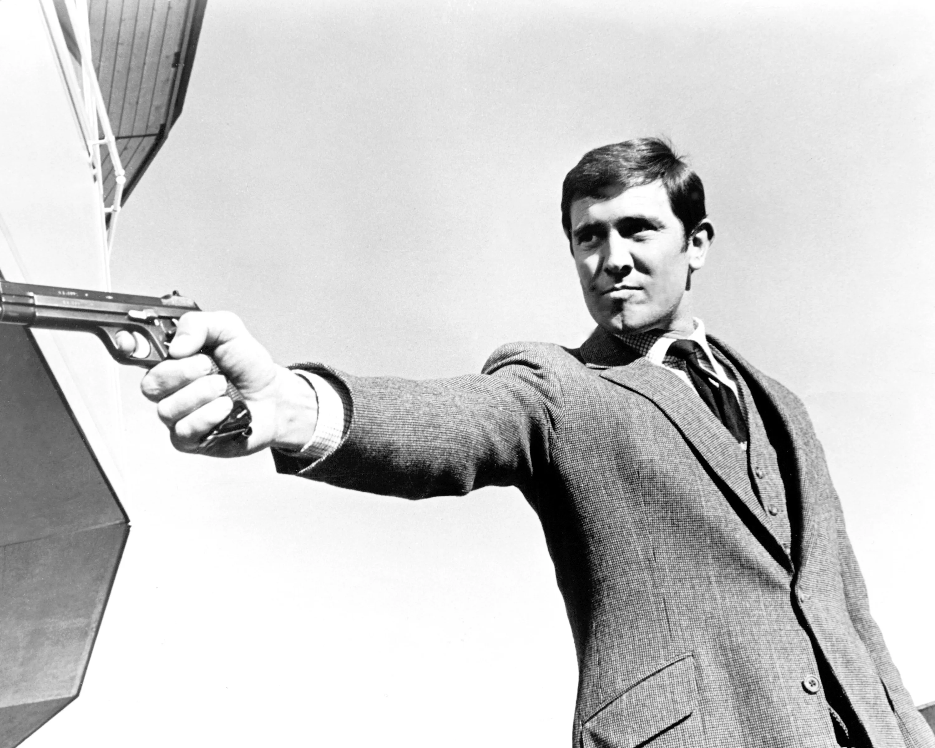 james bond actors george lazenby