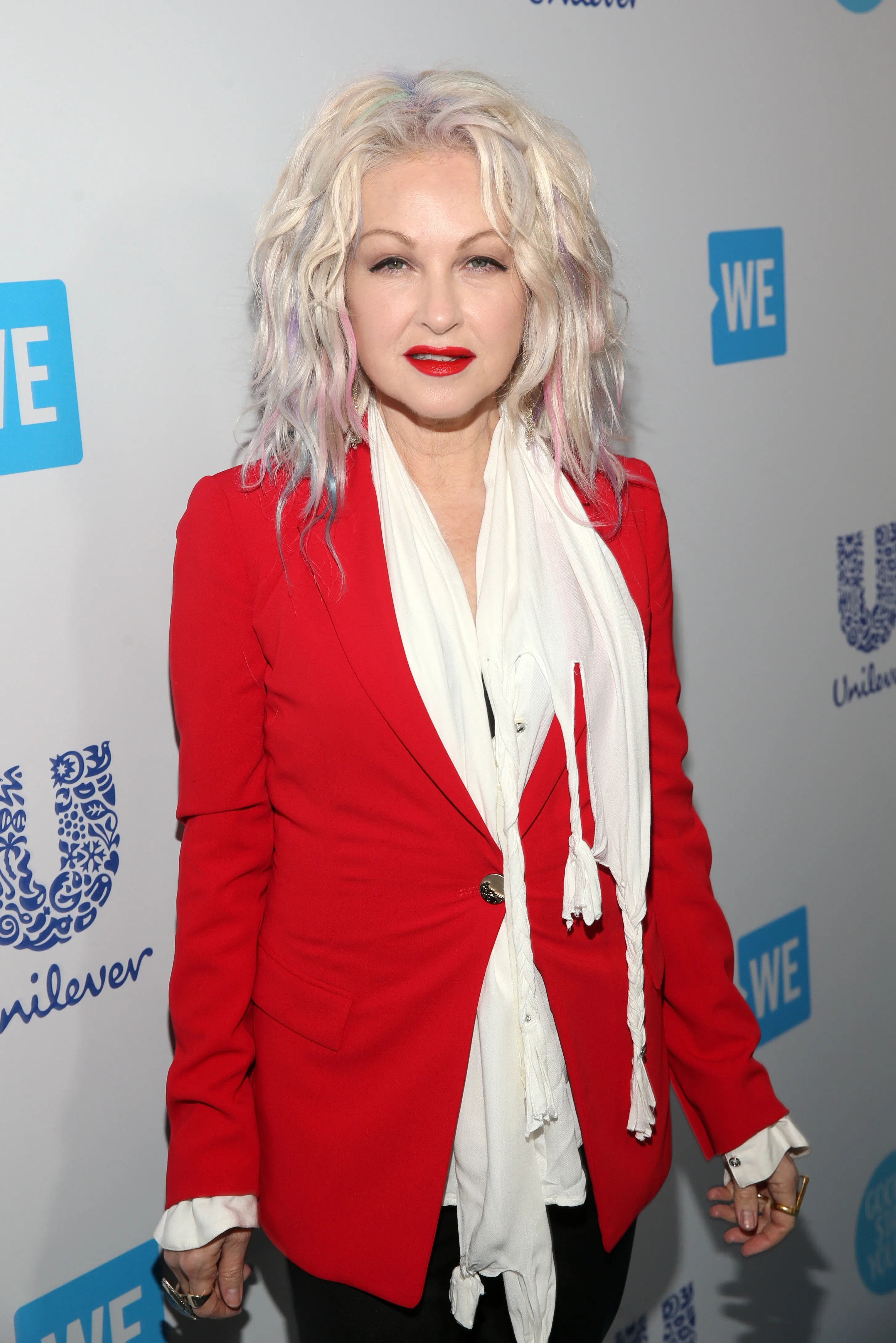 celebrities with endometriosis cyndi lauper
