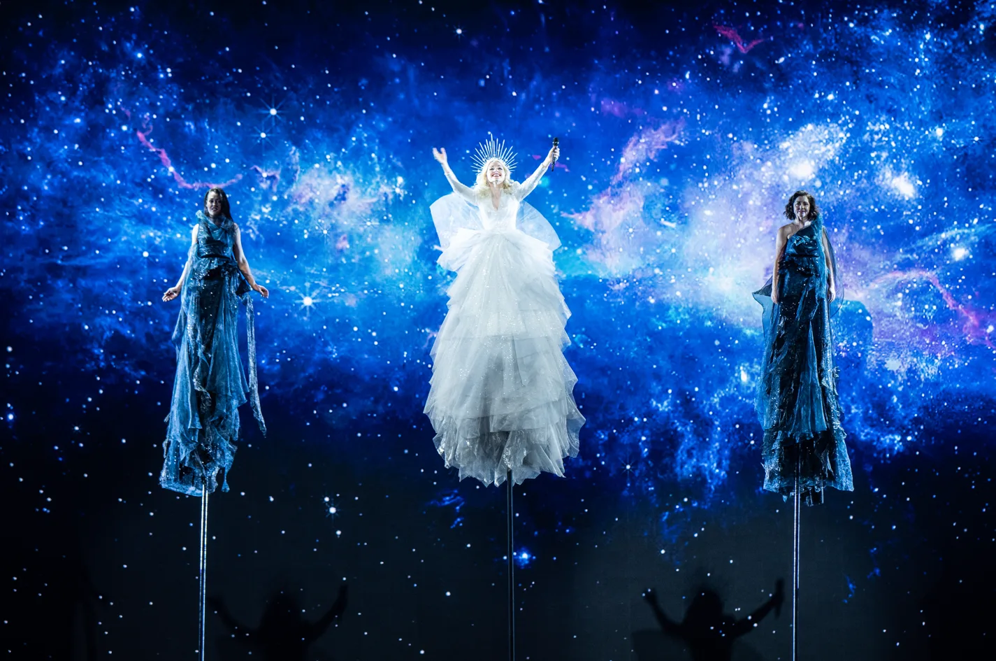 Kate Miller-Heidke takes 'Zero Gravity' to the next level in her 2019 Eurovision final performance.