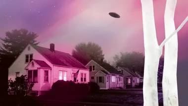 Meet the two Australian women chasing UFOs across the outback