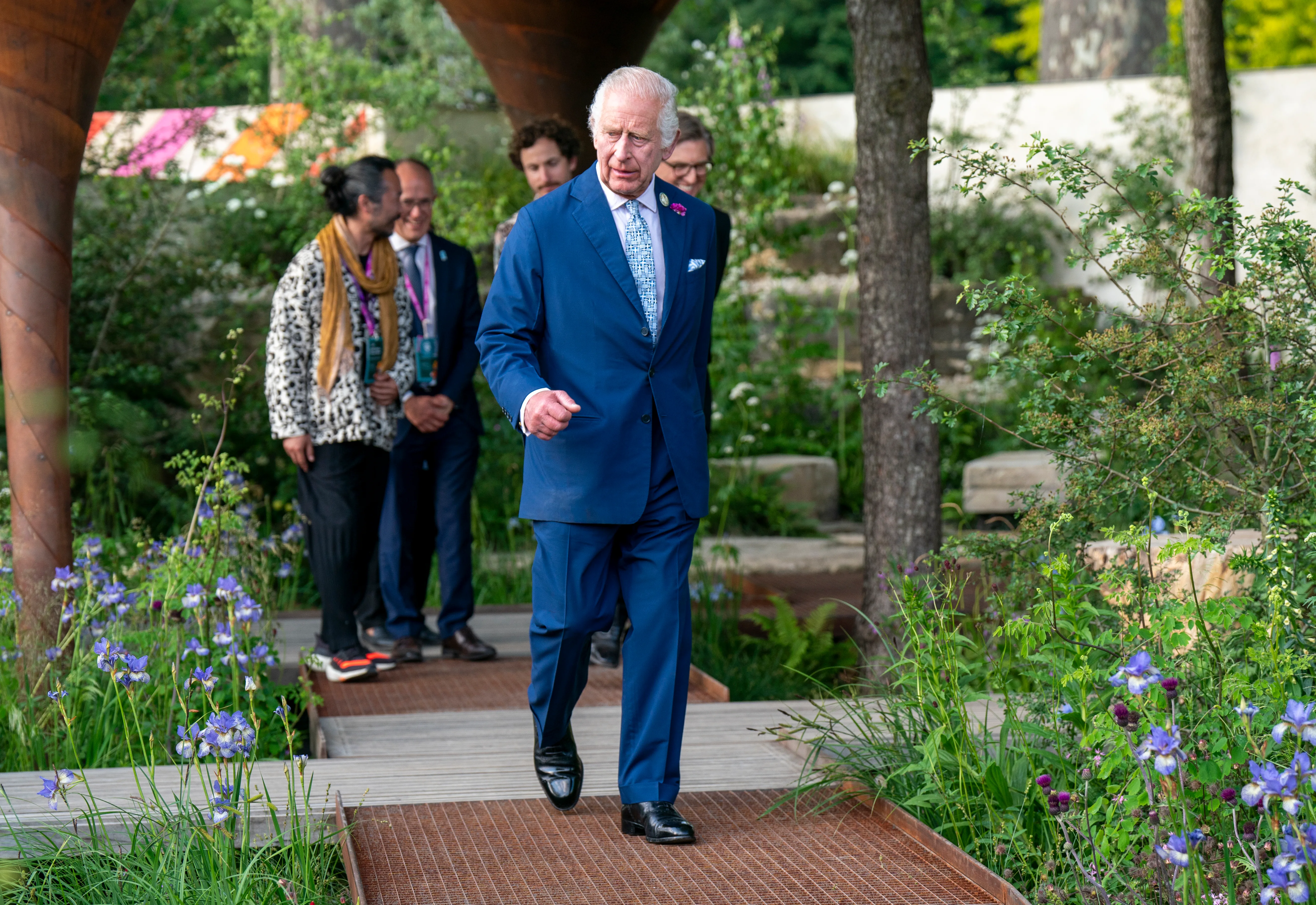 LONDON, ENGLAND - MAY 20: Britain's King Charles III visits the 2024 RHS Chelsea Flower Show on May 20, 2024 in London, England. The Chelsea flower show is held annually in the grounds of the Royal Hospital Chelsea. (Photo by Arthur Edwards - WPA Pool/Getty Images)