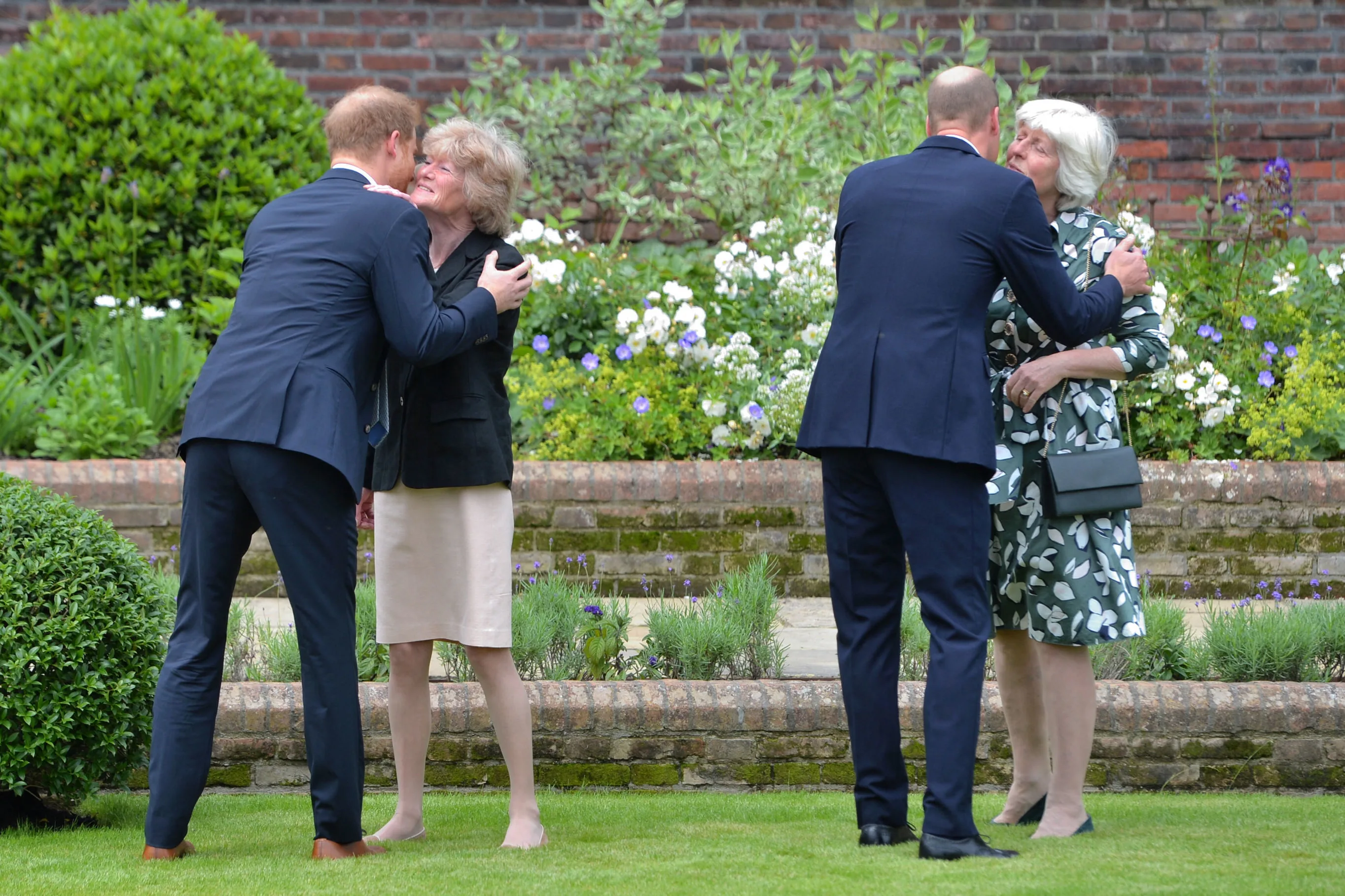 prince william and prince harry with their aunties
