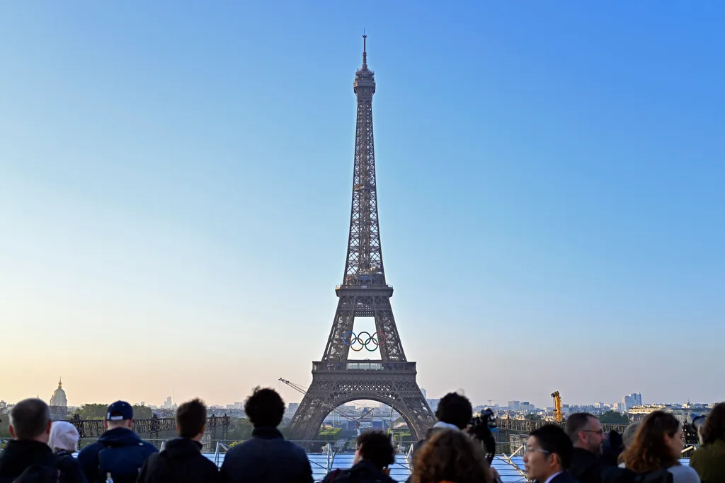 the eiffel tower with olympic rings displayed on it