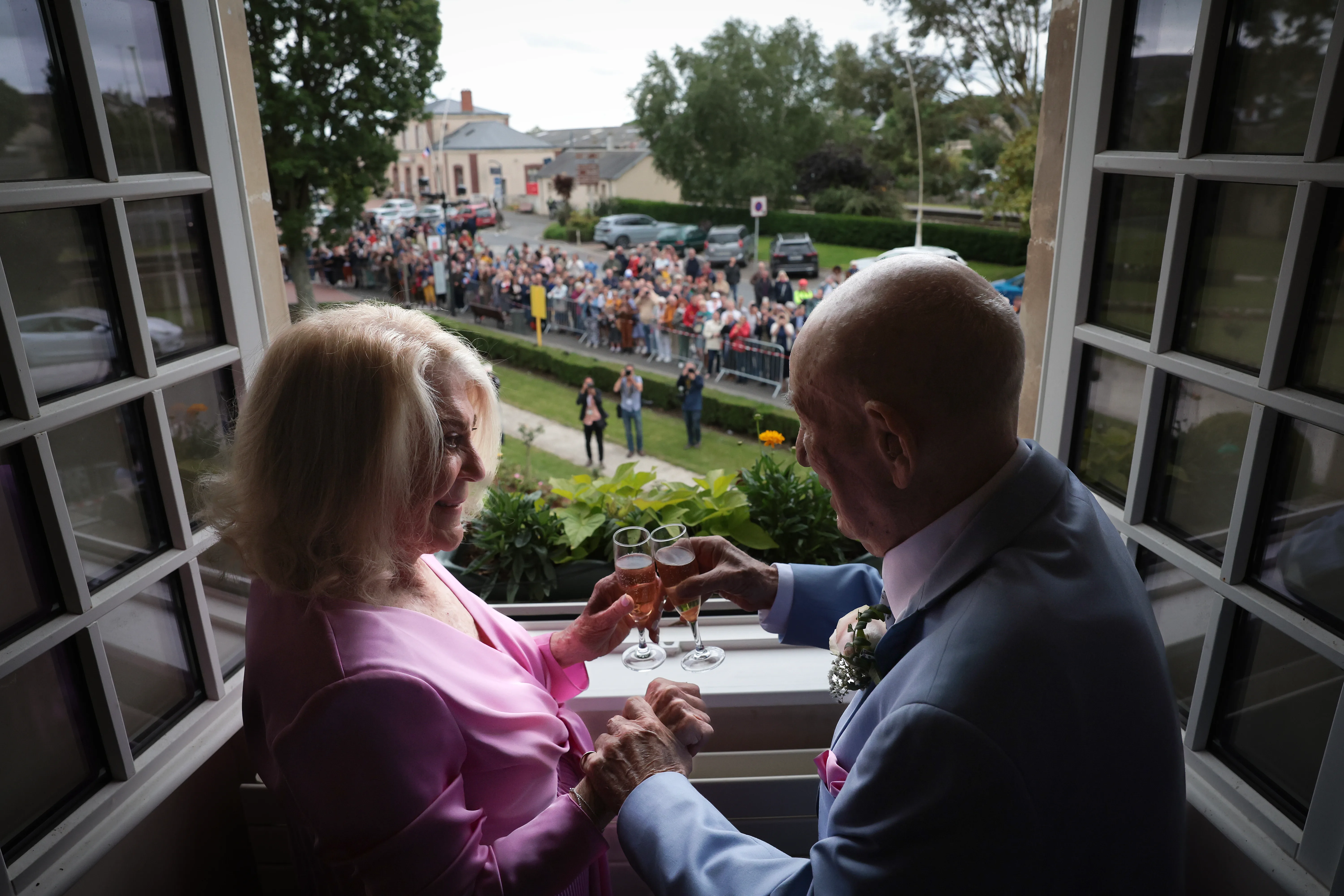 100-year-old WWII veteran weds 96-year-old 
