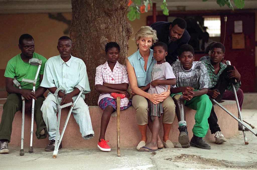 Princess Diana with a group of children