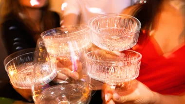 Inside the illegal, addictive, rising trend of the wines and lines mums