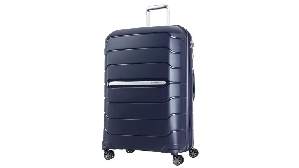 Black Friday Sale Samsonite Hard Side Spinner Suitcase in Navy.