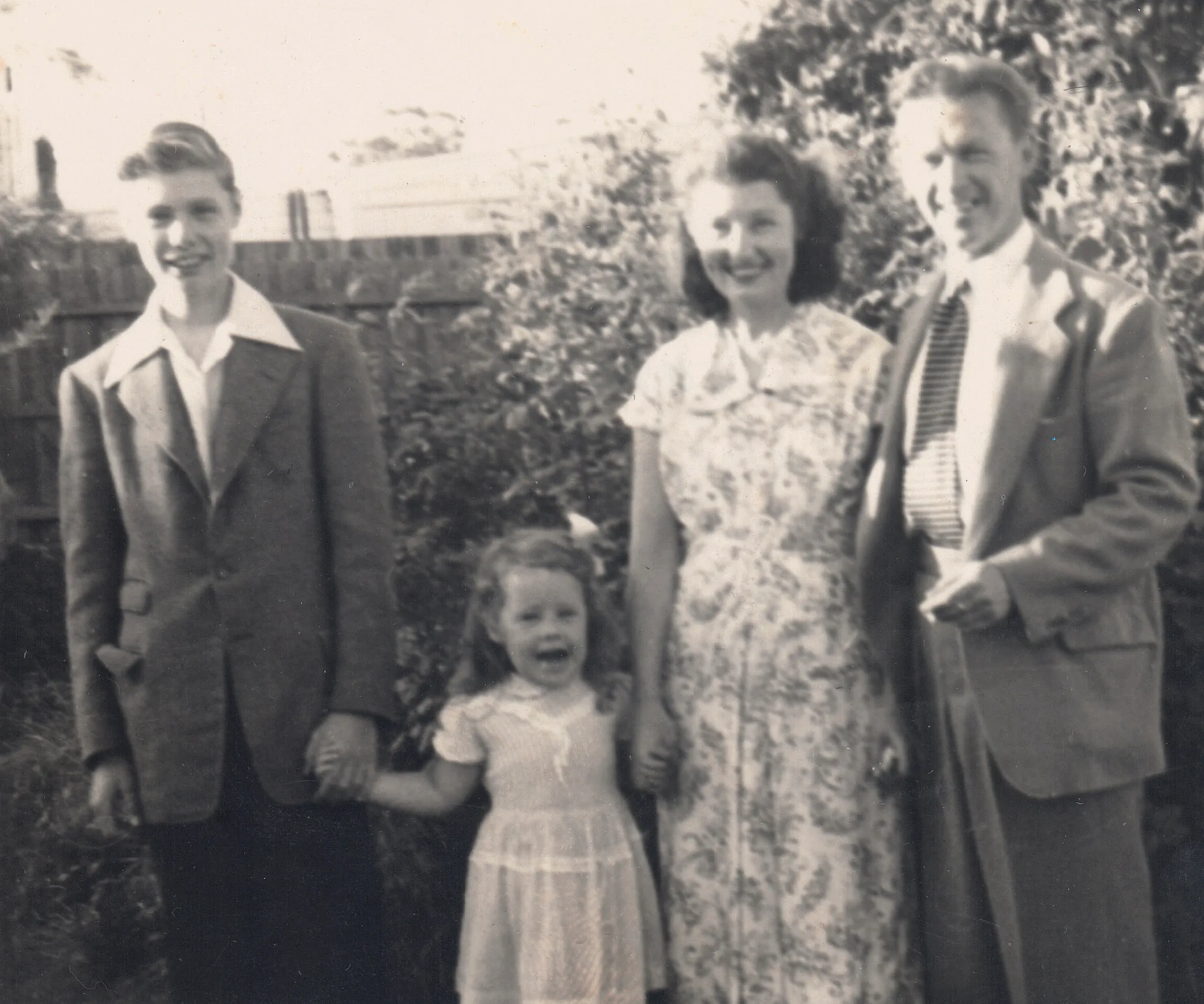 noni hazlehurst and her family