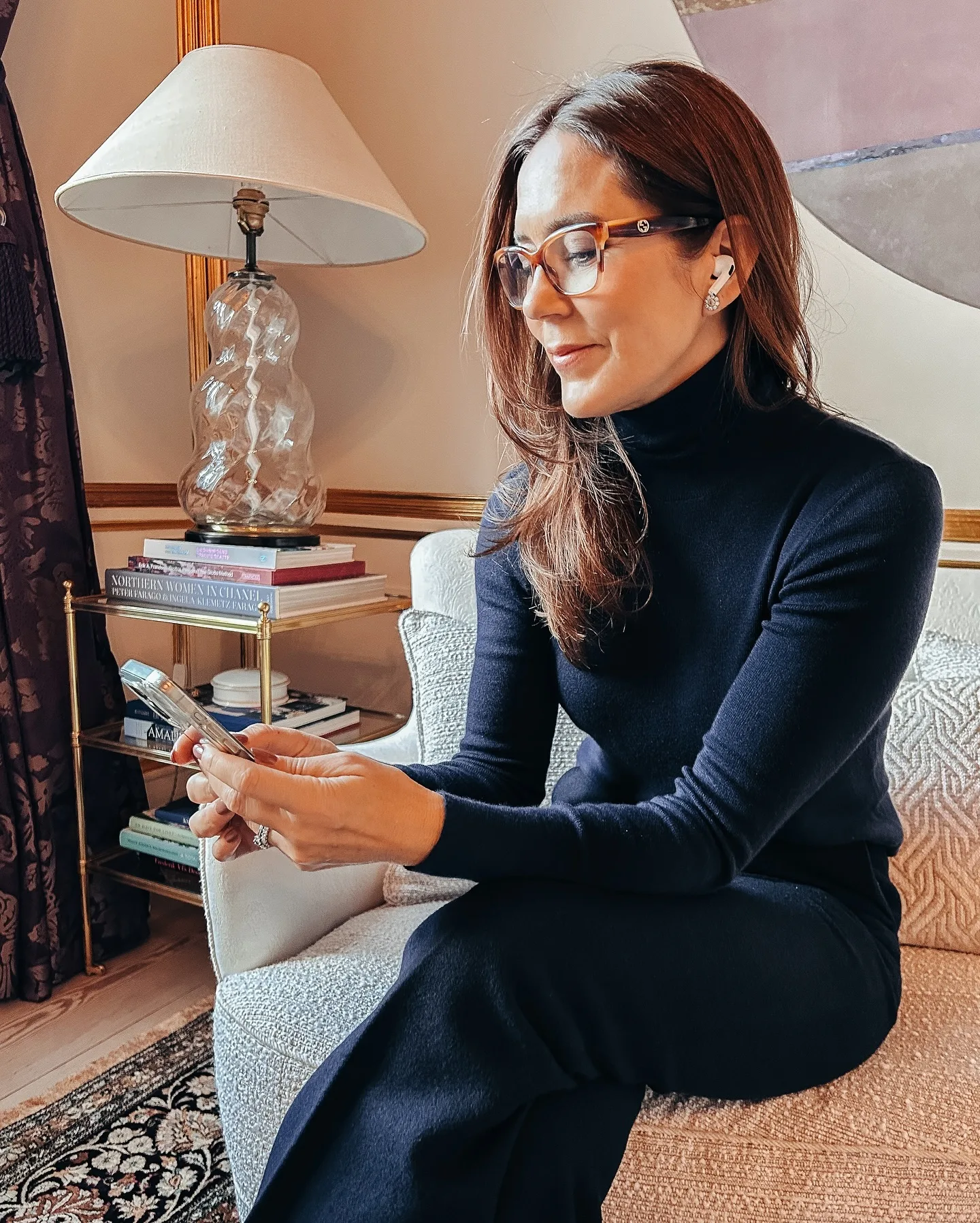 queen mary listening to a podcast