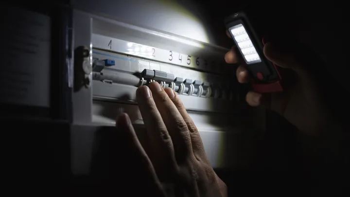 what to do during a blackout? Checking the fusebox