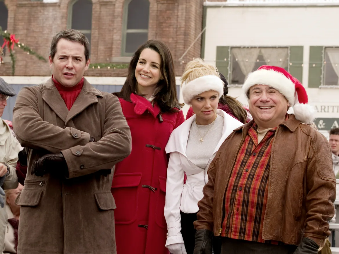 christmas movies netflix australia - a still from deck the halls