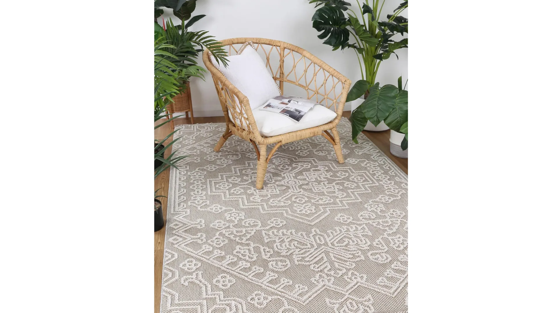 Port Villa Waita beige tribal flatweave rug