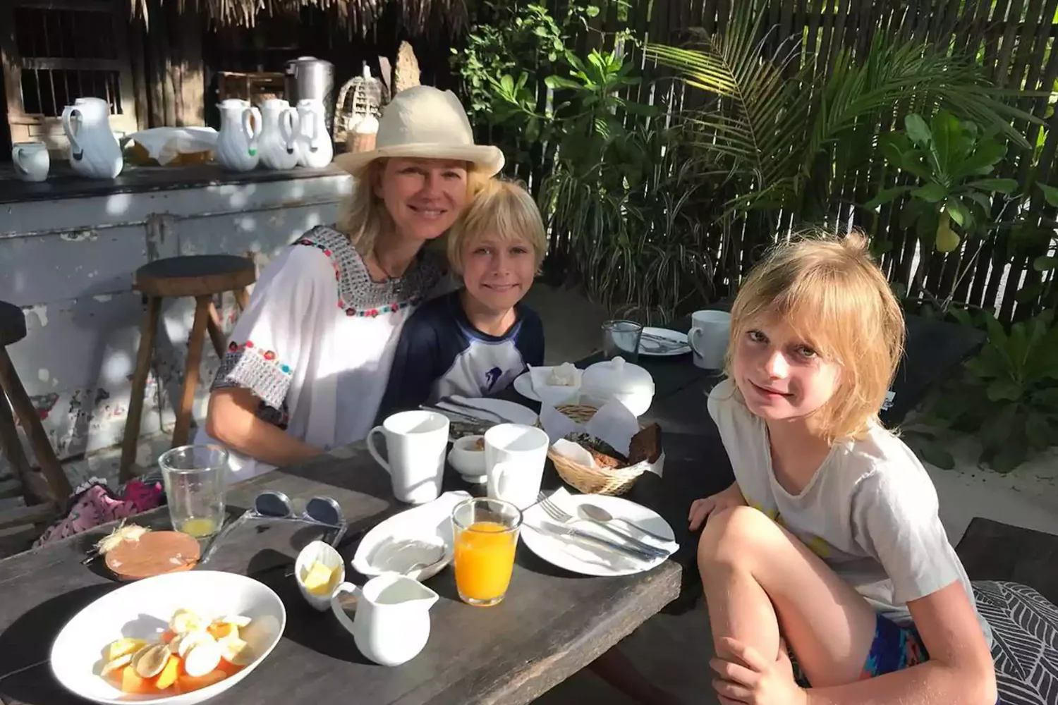 naomi watts with her children sasha and kai