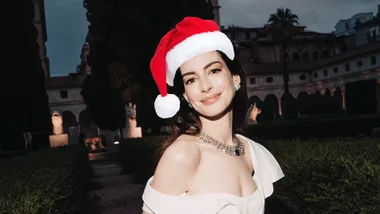 Anne Hathaway says she’s “desperate” to star in a Christmas movie