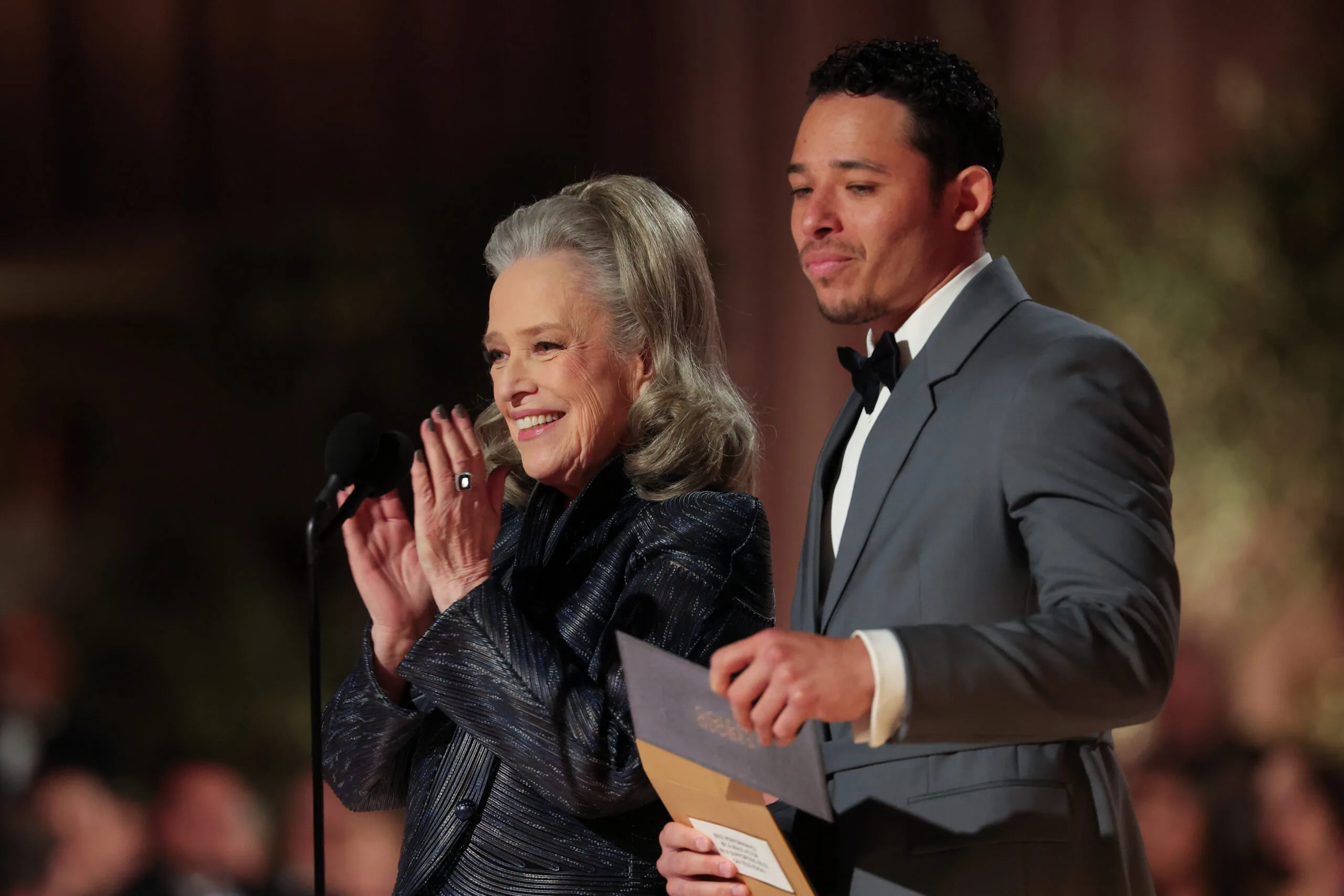 golden globes moments - kathy bates and anthony ramos