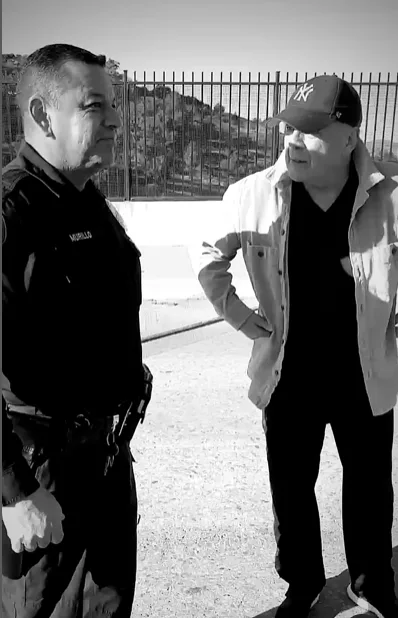 bruce willis meeting first responders