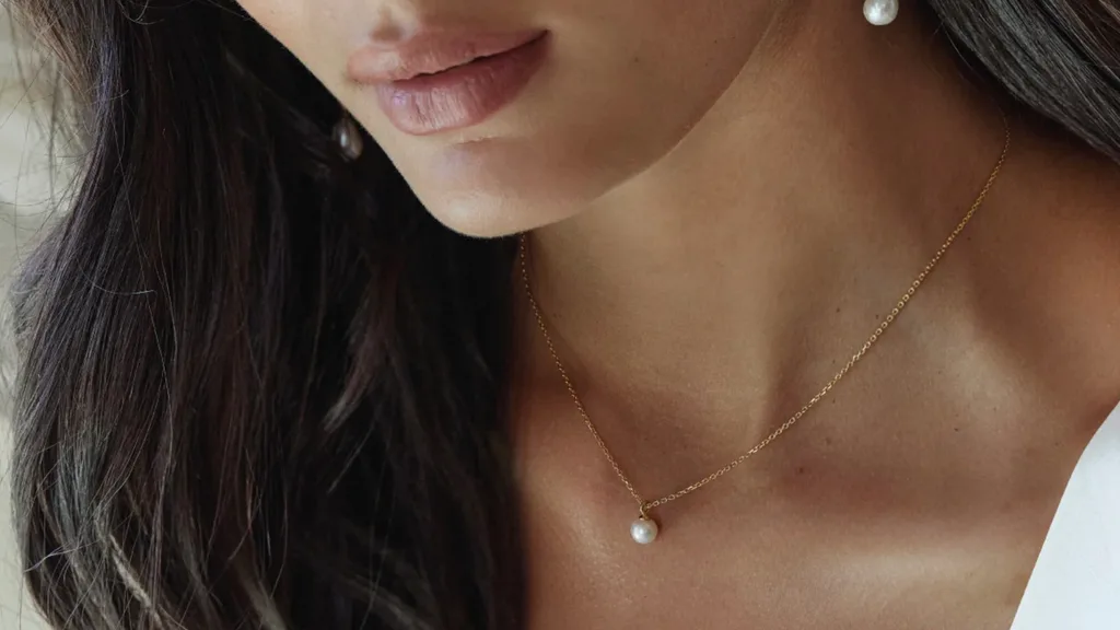 by charlotte Floating On Air Pearl Necklace in 18k Gold Vermeil.