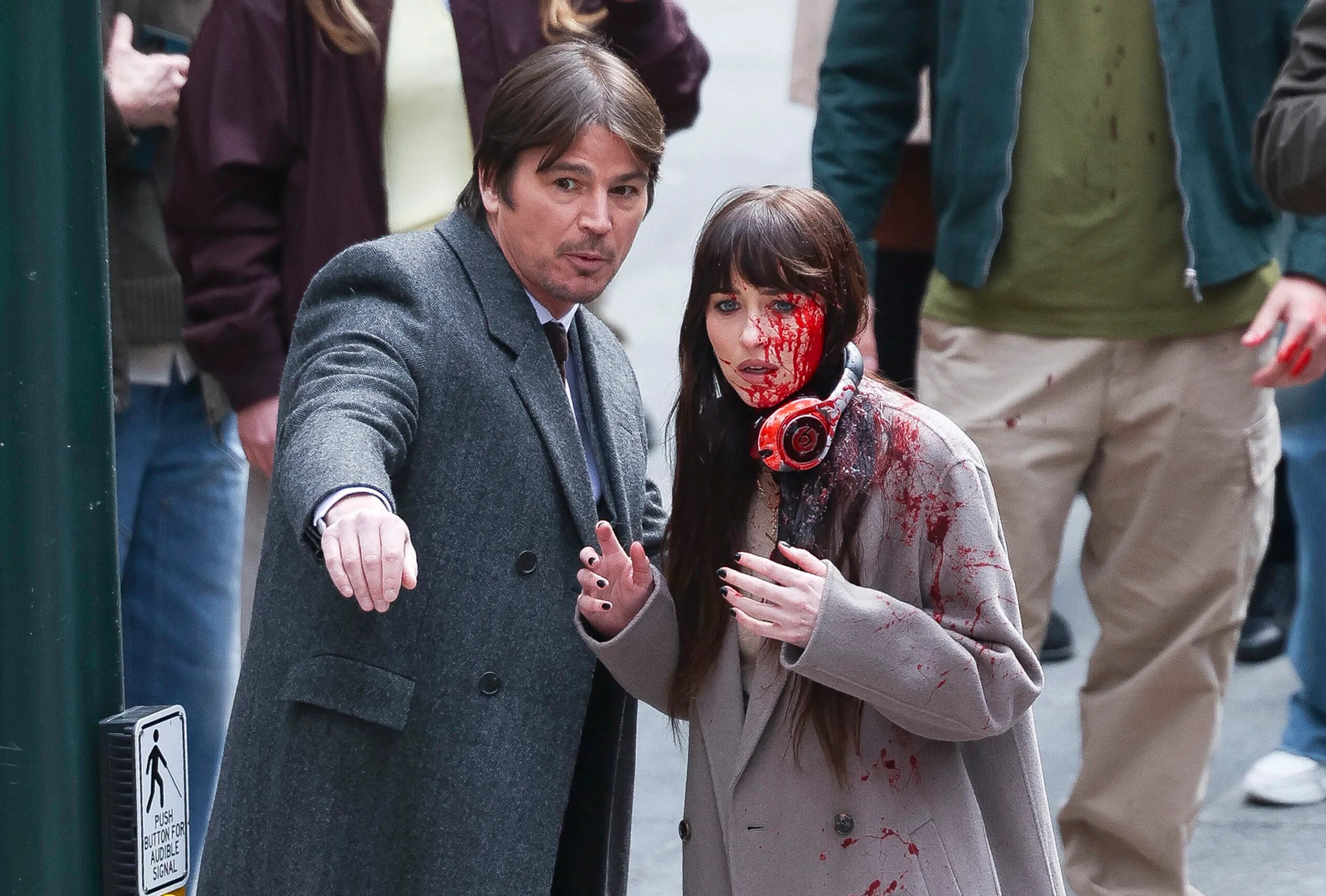 Dakota Johnson and Josh Hartnett on the set.
