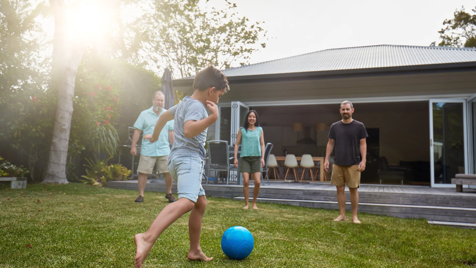 australian family playing-in-the-back-yard-garden-682c275363273.png

