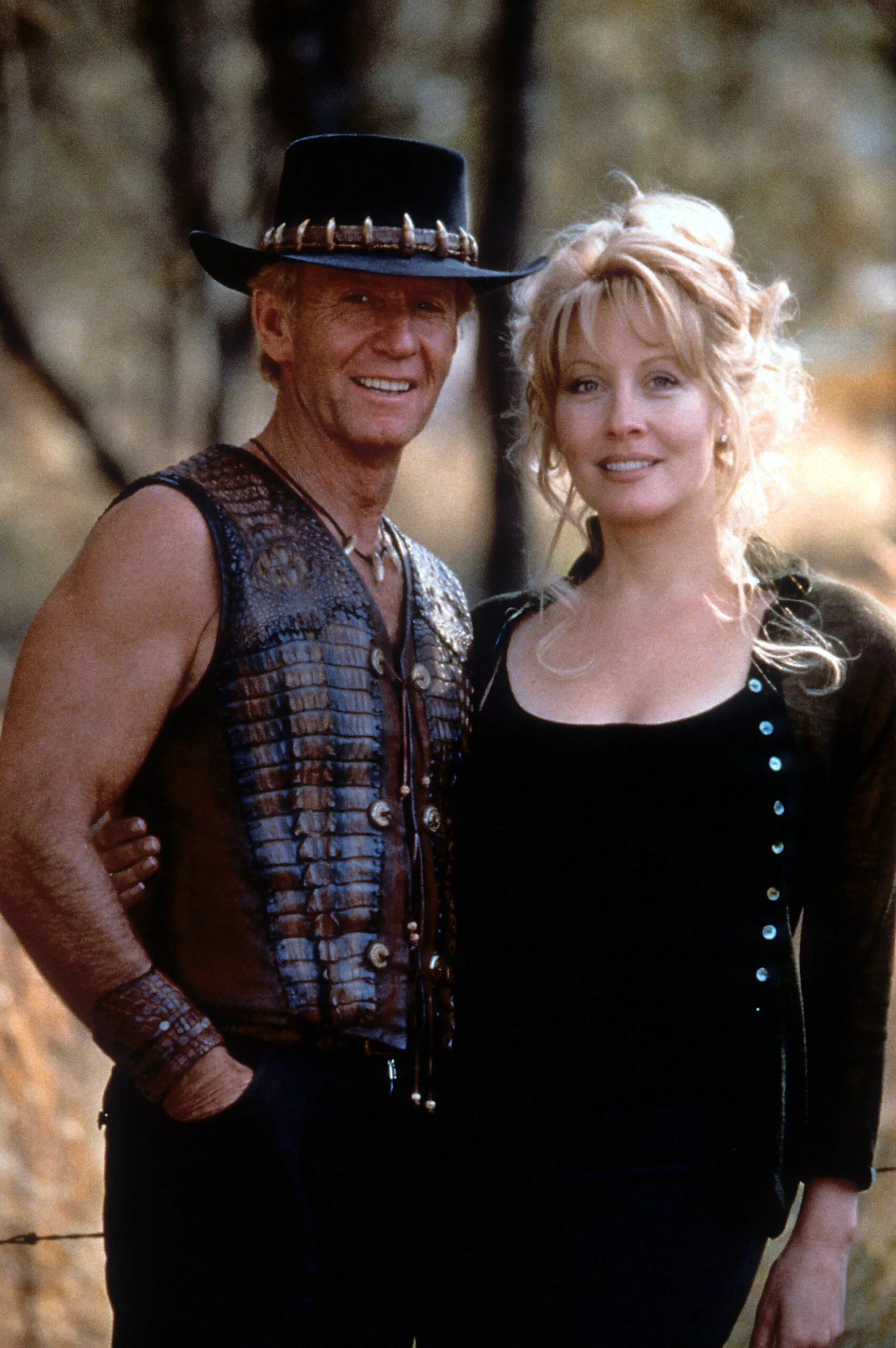 Paul Hogan and Linda Kozlowski in a scene from the film 'Crocodile Dundee in Los Angeles', 2001. (Photo by Universal Pictures/Getty Images)