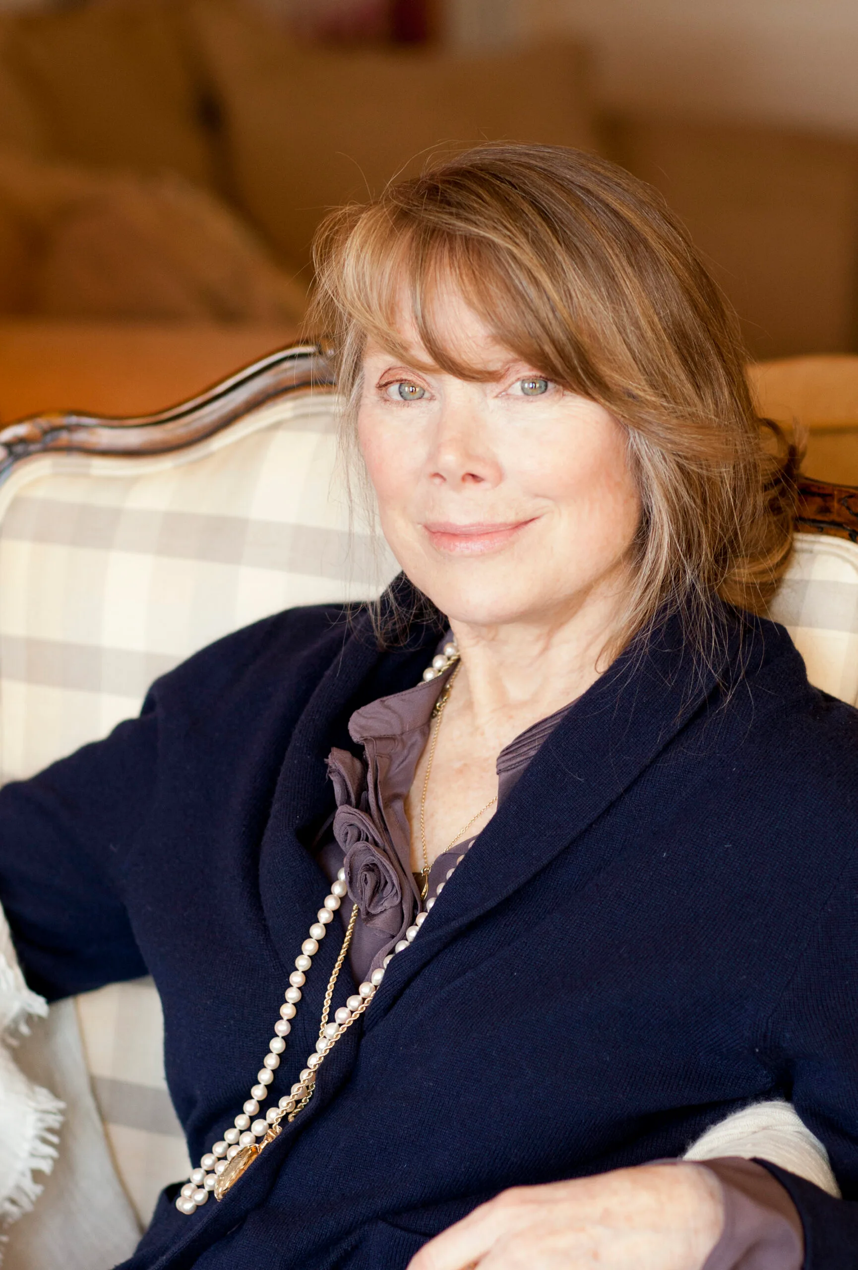 Actress Sissy Spacek wearing pearls.