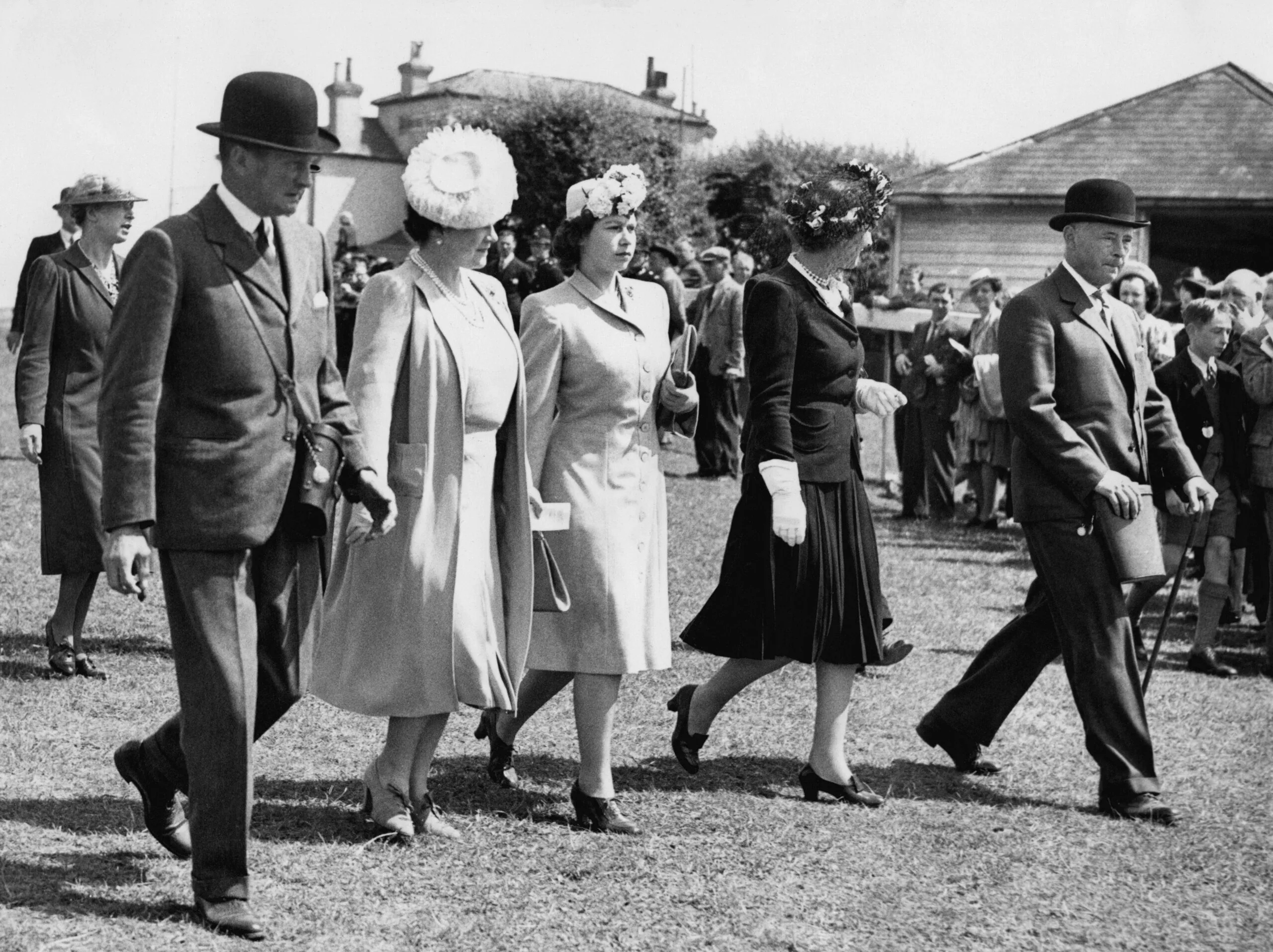 Princess Elizabeth attends Royal Ascot Week 1946, first race meeting after World War II. (Photo by Sport and General Press Agency Limited / AFP) (Photo by -/Sport and General Press Agency L/AFP via Getty Images)