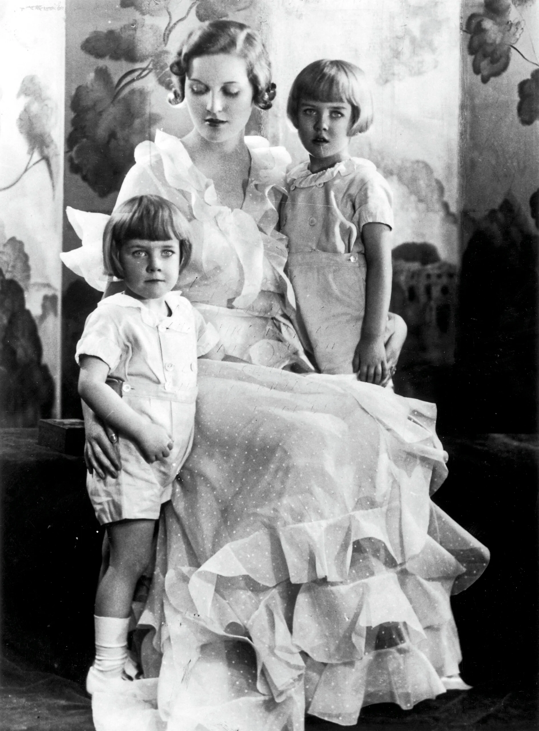 1930: Daughter of the 2nd Baron Redesdale the Hon Diana Freeman-Mitford (1910 - 2003), who in 1936 became the second wife of Sir Oswald Mosley, 6th Baronet, English politician and leader of the British Union of Fascists. She is with her two sons Jonathon Bryan Guinness and Desmond Walter Guinness. (Photo by Hulton Archive/Getty Images)
